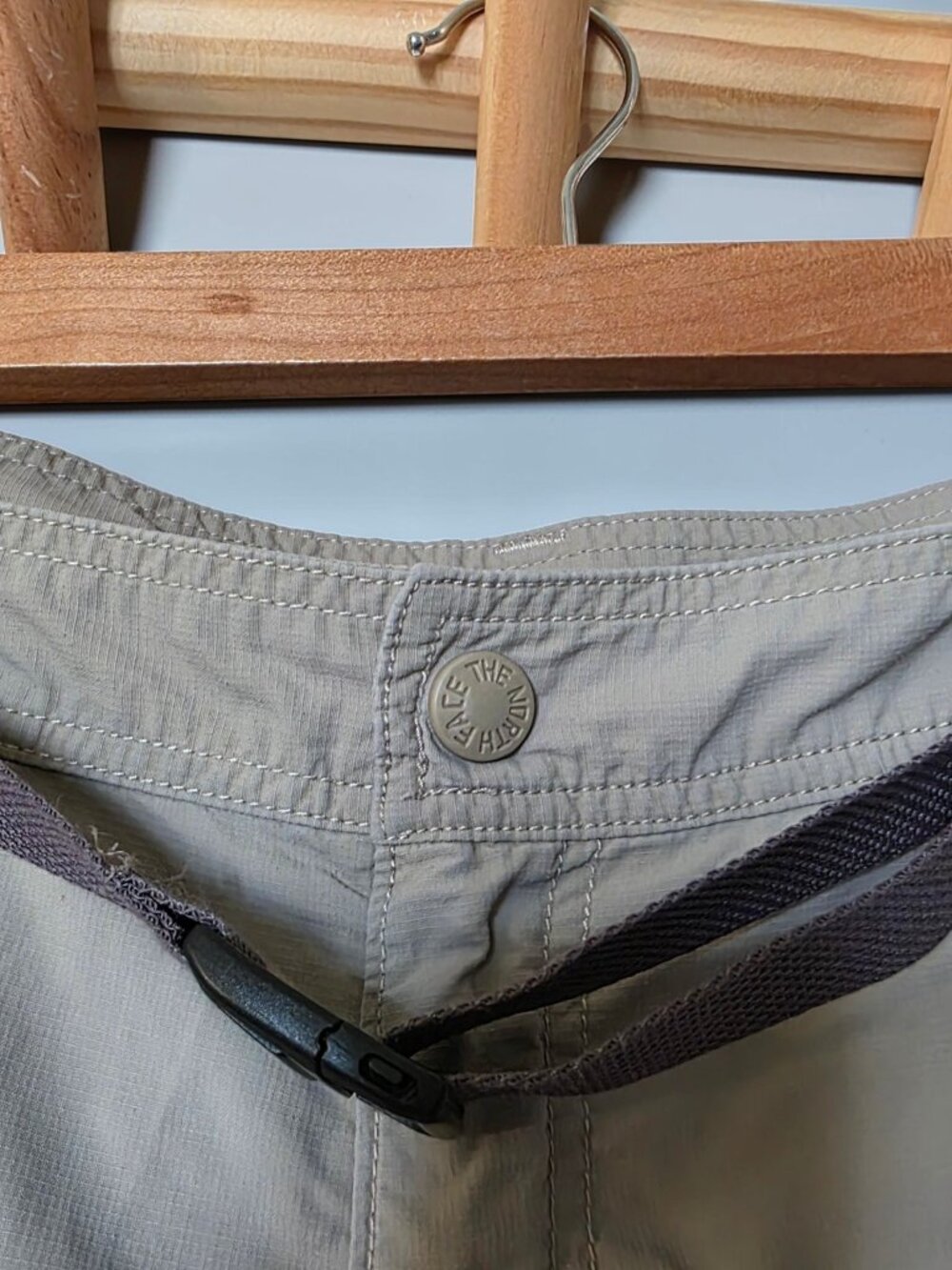The North Face Convertible Hiking Pants Mens 36 Zip Off Khaki Nylon Outdoor - Picture 16 of 16